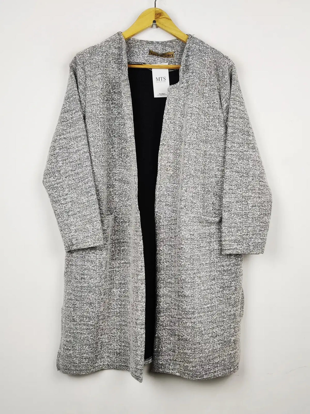 Buy online pre-used pre-loved 100% authentic & Original branded Para Doro (LC-4117) available in Pakistan. Top international brands avilable.