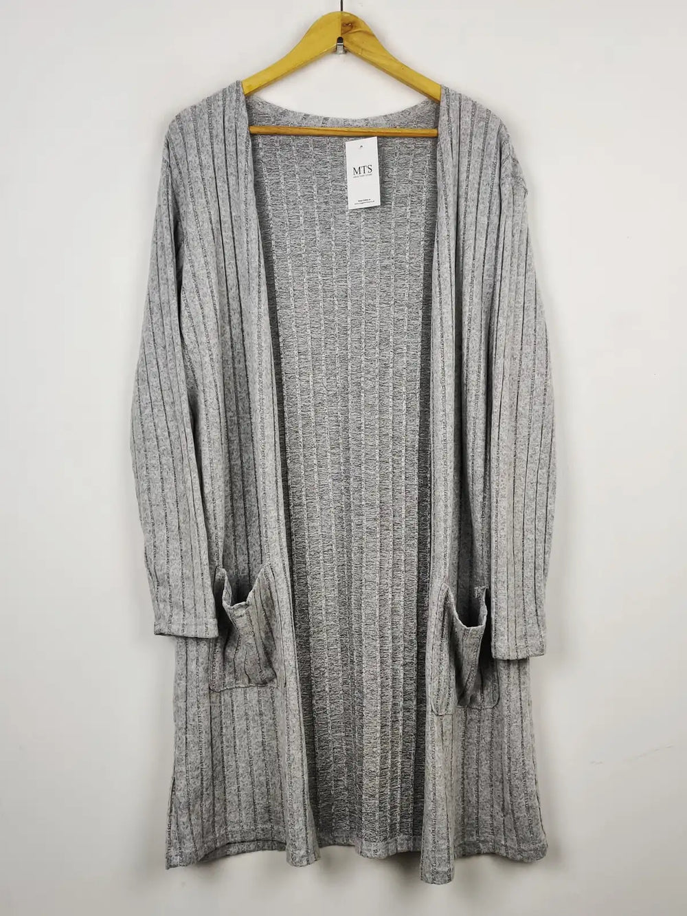 Buy online pre-used pre-loved 100% authentic & Original branded Unknown Brand (LC-4124) available in Pakistan. Top international brands avilable.