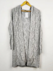 Buy online pre-used pre-loved 100% authentic & Original branded Unknown Brand (LC-4139) available in Pakistan. Top international brands avilable.