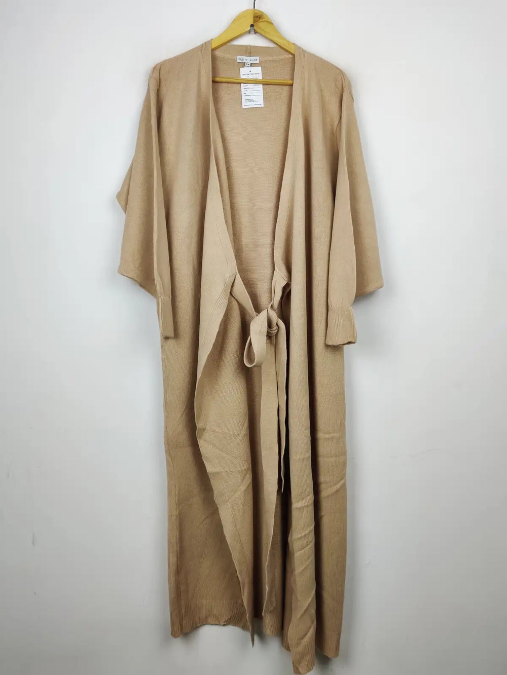 Buy online pre-used pre-loved 100% authentic & Original branded Pretty Lavish (LC-4427) available in Pakistan. Top international brands avilable.