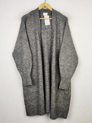 Buy online pre-used pre-loved 100% authentic & Original branded H&M (LC-4756) available in Pakistan. Top international brands avilable.