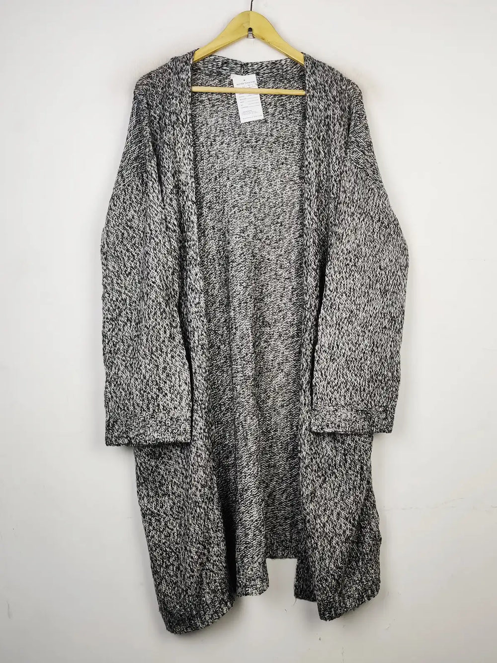 Buy online pre-used pre-loved 100% authentic & Original branded H&M (LC-4774) available in Pakistan. Top international brands avilable.