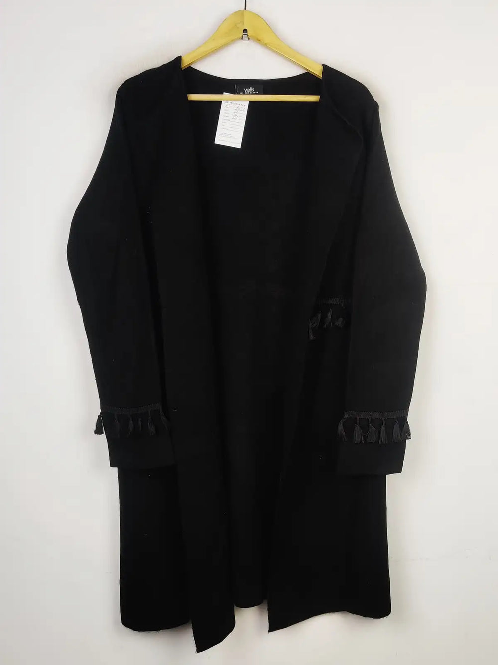 Buy online pre-used pre-loved 100% authentic & Original branded Wallis (LC-4873) available in Pakistan. Top international brands avilable.