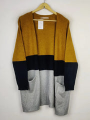 Buy online pre-used pre-loved 100% authentic & Original branded Only (LC-4879) available in Pakistan. Top international brands avilable.