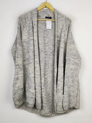 Buy online pre-used pre-loved 100% authentic & Original branded Moda (LC-5008) available in Pakistan. Top international brands avilable.