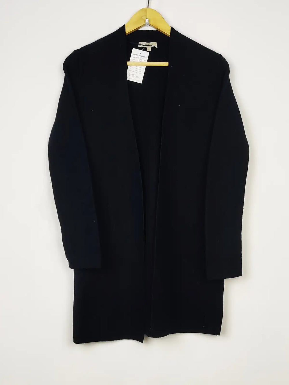 Buy online pre-used pre-loved 100% authentic & Original branded Hobbs (LC-5070) available in Pakistan. Top international brands avilable.