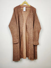 Buy online pre-used pre-loved 100% authentic & Original branded Unknown Brand (LC-5273) available in Pakistan. Top international brands avilable.