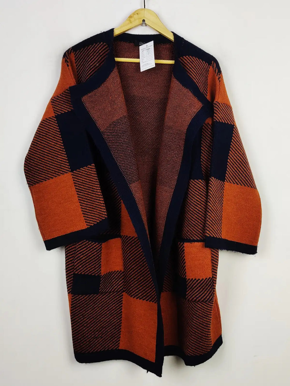 Buy online pre-used pre-loved 100% authentic & Original branded Leruggi (LC-5466) available in Pakistan. Top international brands avilable.