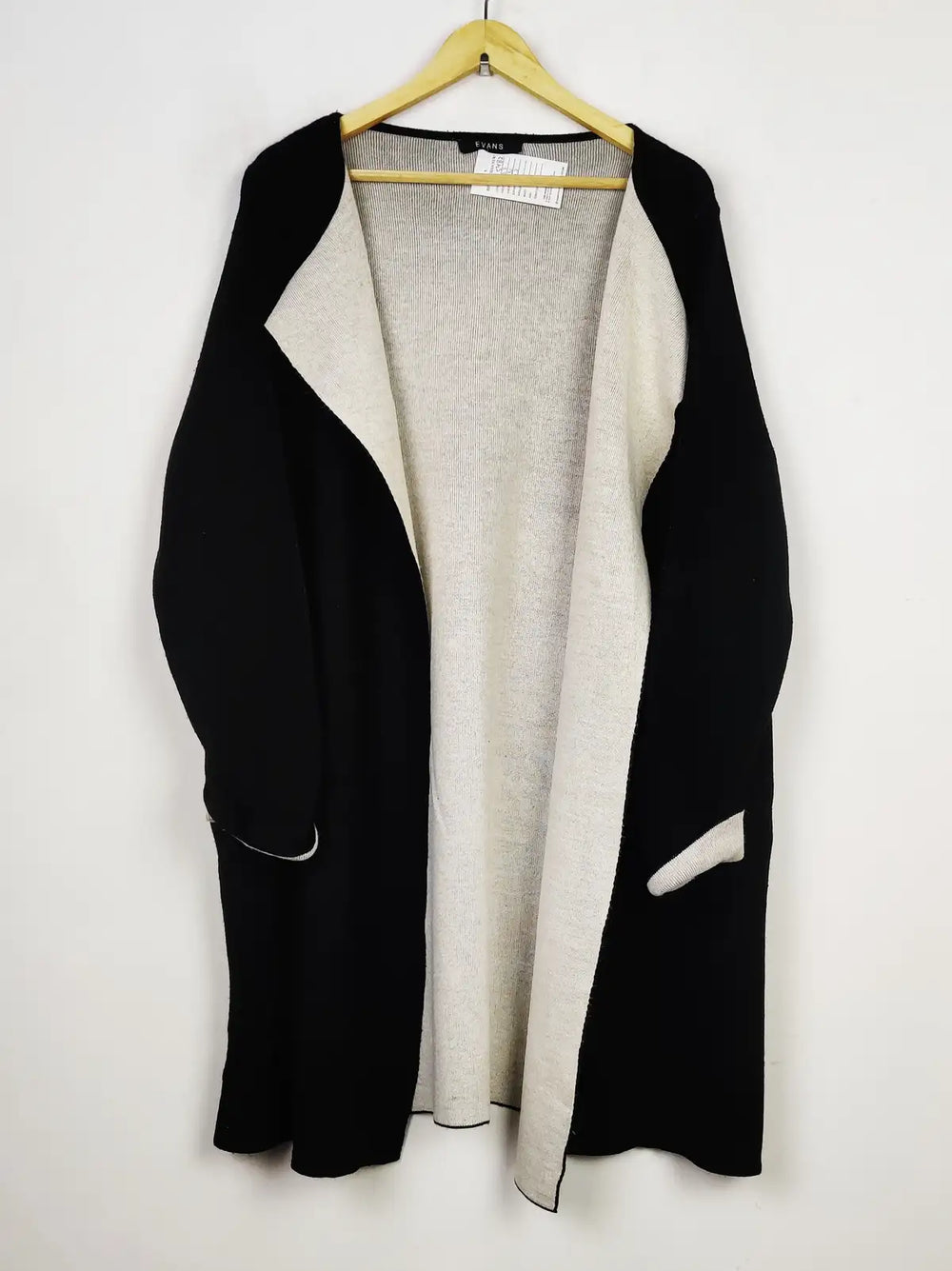 Buy online pre-used pre-loved 100% authentic & Original branded Evans (LC-5482) available in Pakistan. Top international brands avilable.