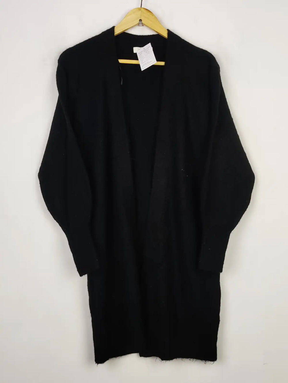 Buy online pre-used pre-loved 100% authentic & Original branded H&M (LC-5545) available in Pakistan. Top international brands avilable.