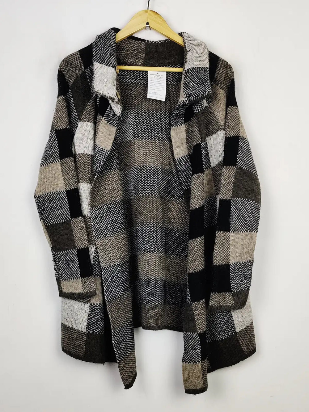 Buy online pre-used pre-loved 100% authentic & Original branded Unknown Brand (LC-5552) available in Pakistan. Top international brands avilable.