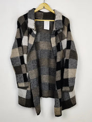 Buy online pre-used pre-loved 100% authentic & Original branded Unknown Brand (LC-5552) available in Pakistan. Top international brands avilable.