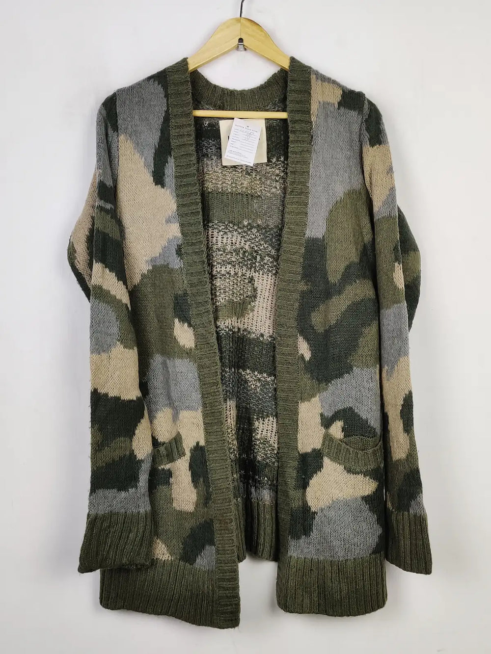 Buy online pre-used pre-loved 100% authentic & Original branded Hollister (LC-5583) available in Pakistan. Top international brands avilable.