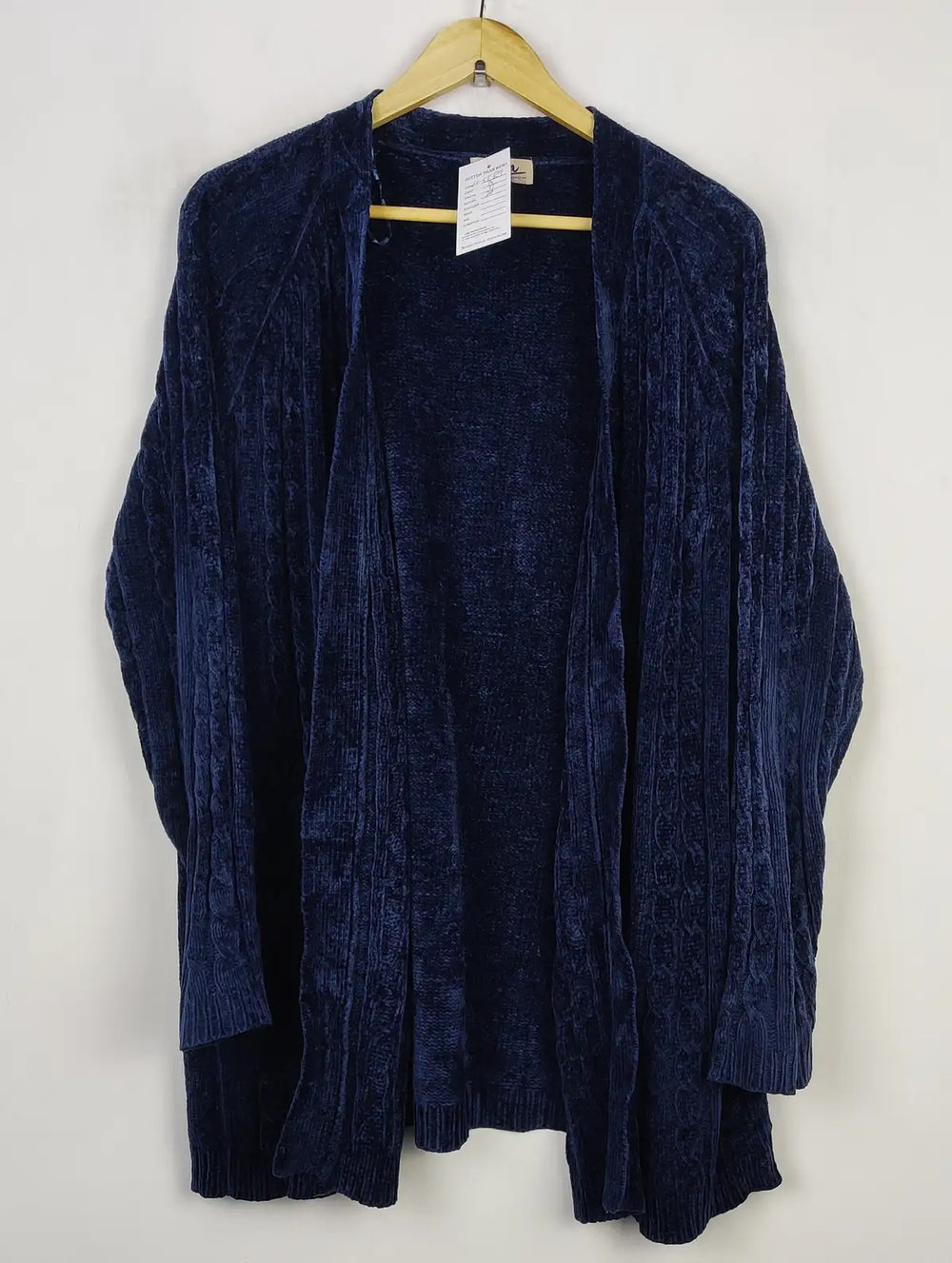 Buy online pre-used pre-loved 100% authentic & Original branded Arista (LC-5589) available in Pakistan. Top international brands avilable.