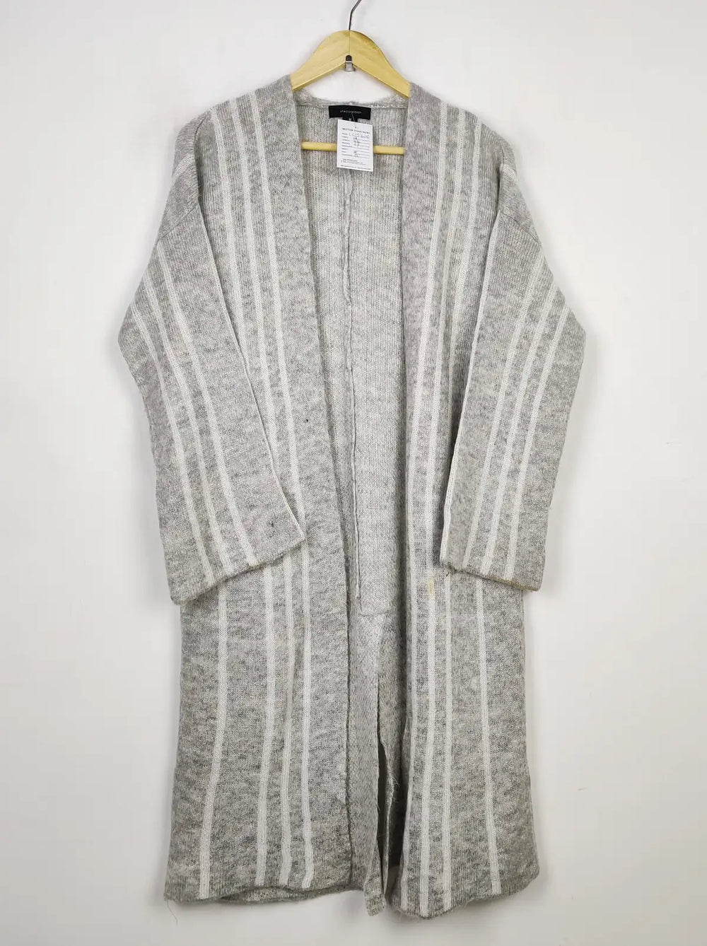 Buy online pre-used pre-loved 100% authentic & Original branded Atmosphere (LC-5606) available in Pakistan. Top international brands avilable.