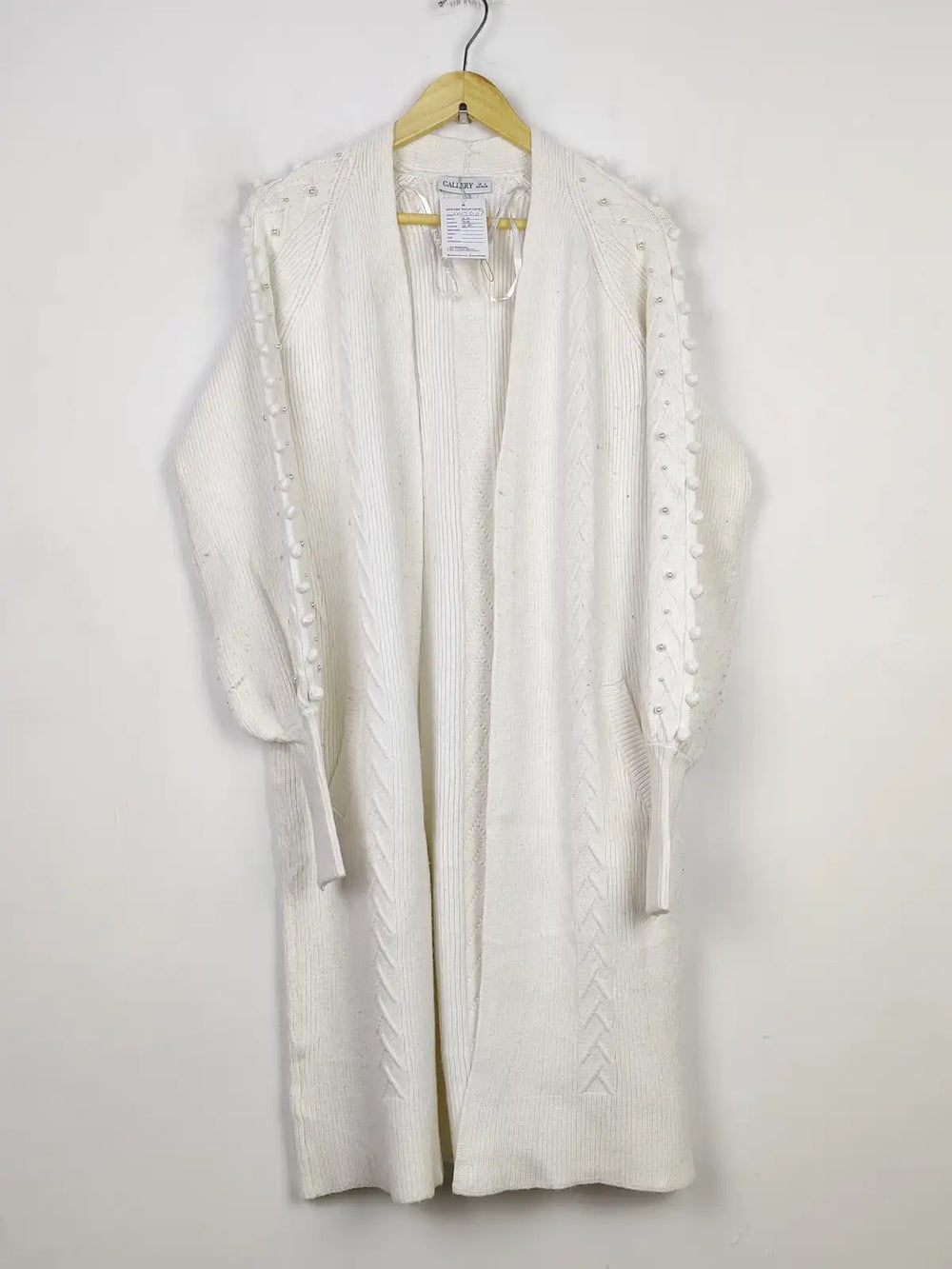 Buy online pre-used pre-loved 100% authentic & Original branded Gallery (LC-5607) available in Pakistan. Top international brands avilable.