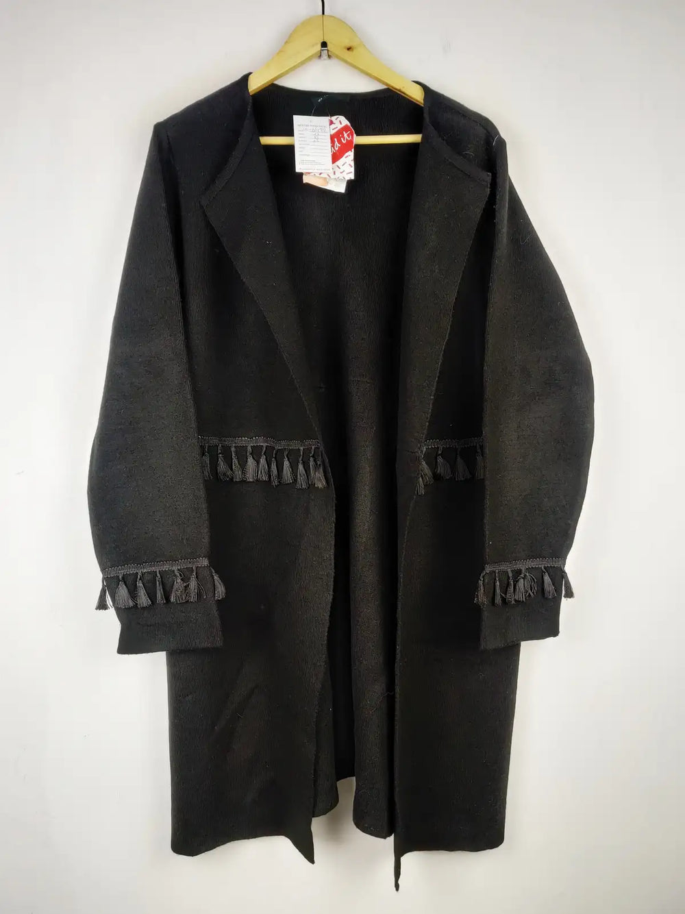 Buy online pre-used pre-loved 100% authentic & Original branded Wallis (LC-6472) available in Pakistan. Top international brands avilable.