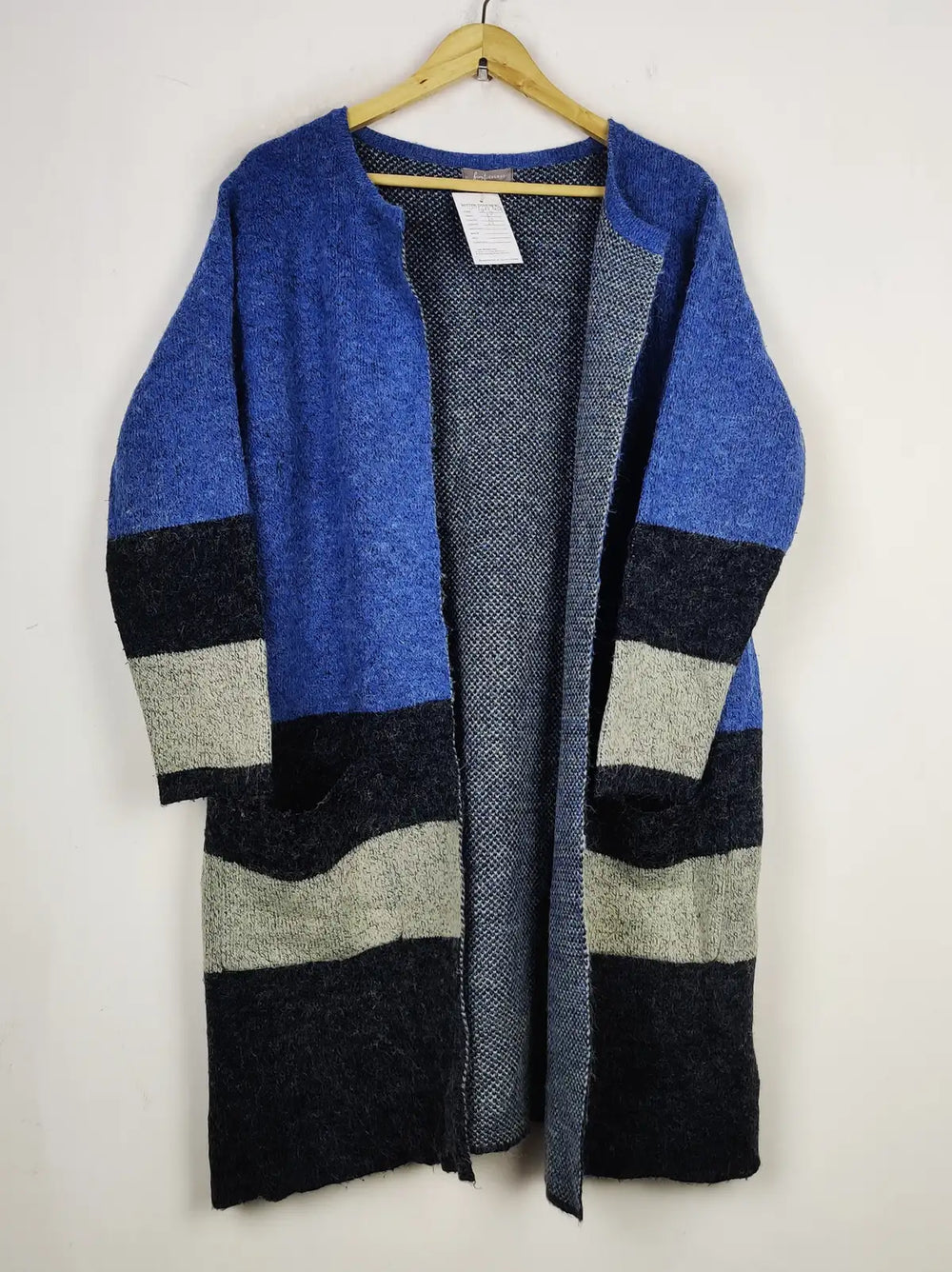 Buy online pre-used pre-loved 100% authentic & Original branded First Avenue (LC-6949) available in Pakistan. Top international brands avilable.