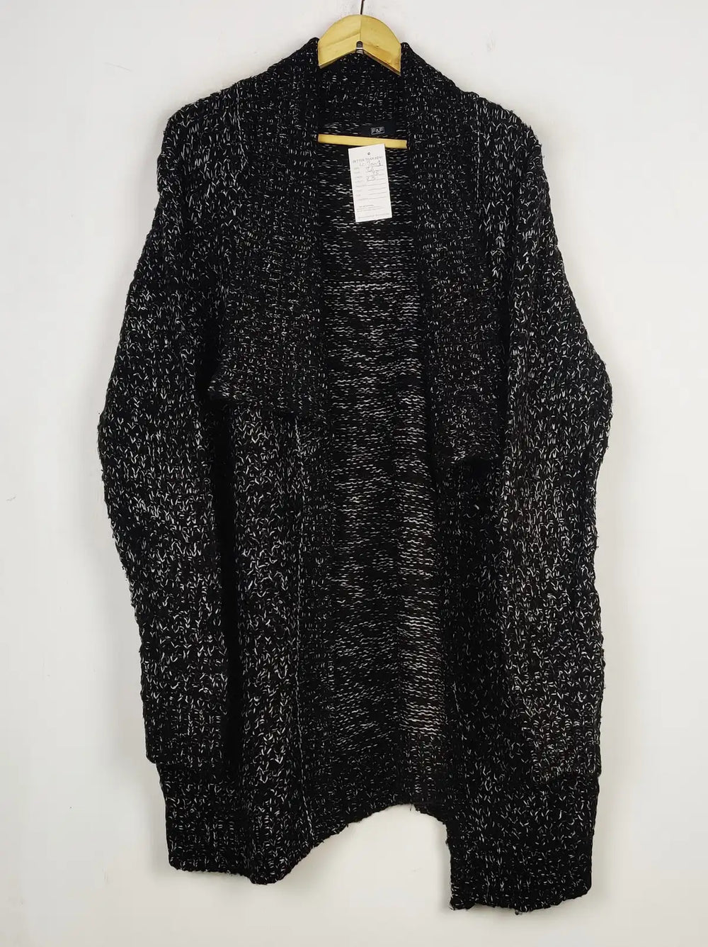 Buy online pre-used pre-loved 100% authentic & Original branded F&F (LC-7001) available in Pakistan. Top international brands avilable.