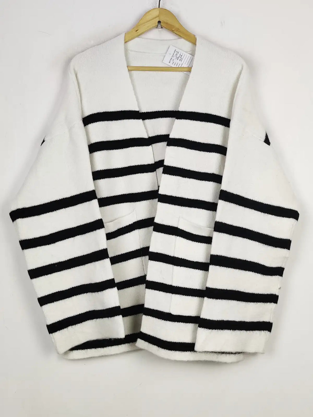 Buy online pre-used pre-loved 100% authentic & Original branded Unknown Brand (LC-7008) available in Pakistan. Top international brands avilable.