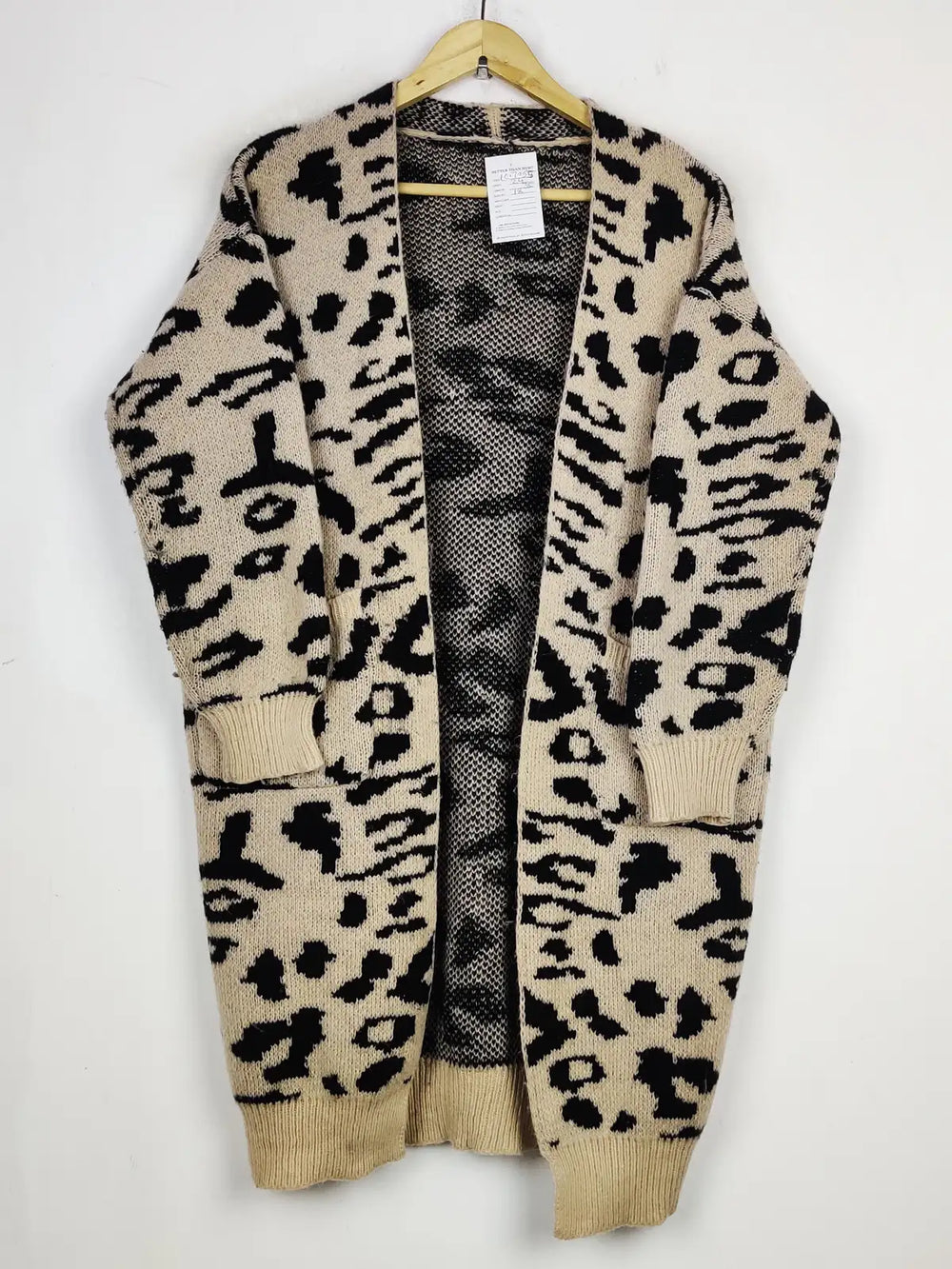 Buy online pre-used pre-loved 100% authentic & Original branded Unknown Brand (LC-7055) available in Pakistan. Top international brands avilable.