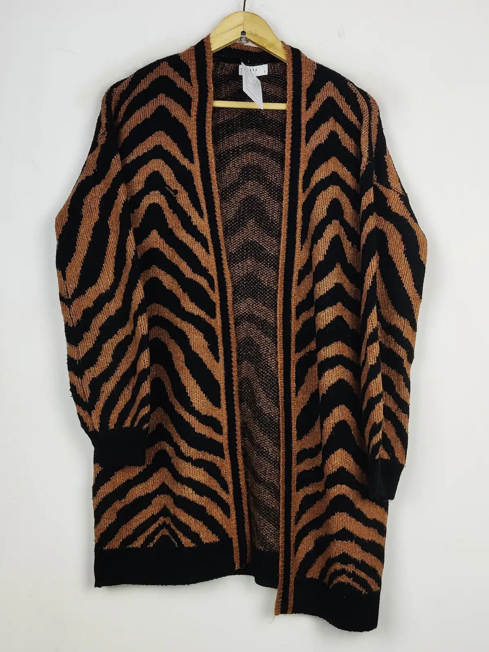 Buy online pre-used pre-loved 100% authentic & Original branded Papaya (LC-7079) available in Pakistan. Top international brands avilable.