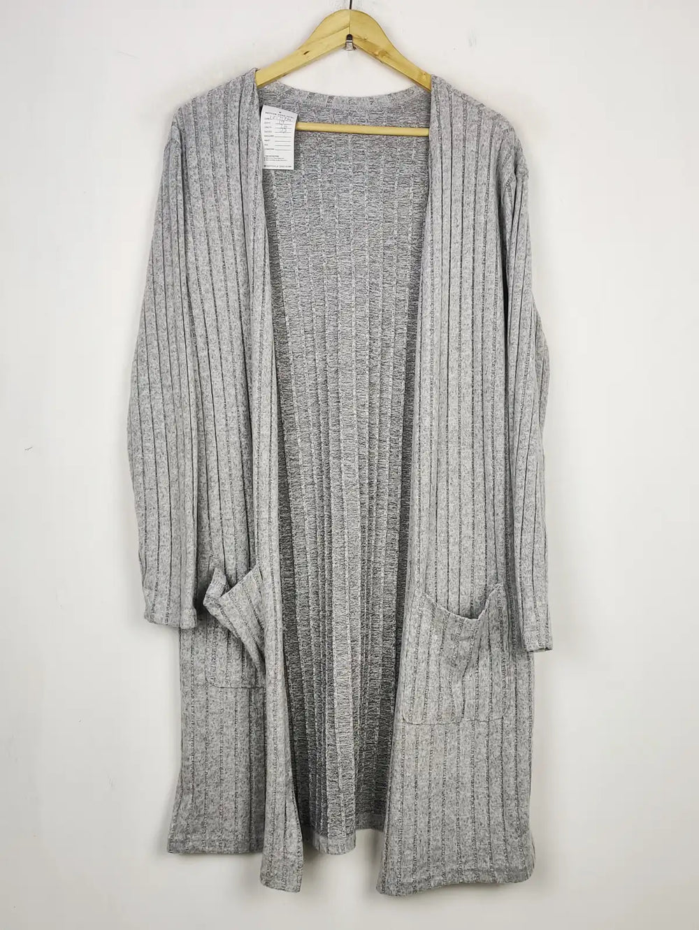 Buy online pre-used pre-loved 100% authentic & Original branded Unknown Brand (LC-7124) available in Pakistan. Top international brands avilable.