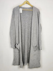 Buy online pre-used pre-loved 100% authentic & Original branded Unknown Brand (LC-7124) available in Pakistan. Top international brands avilable.