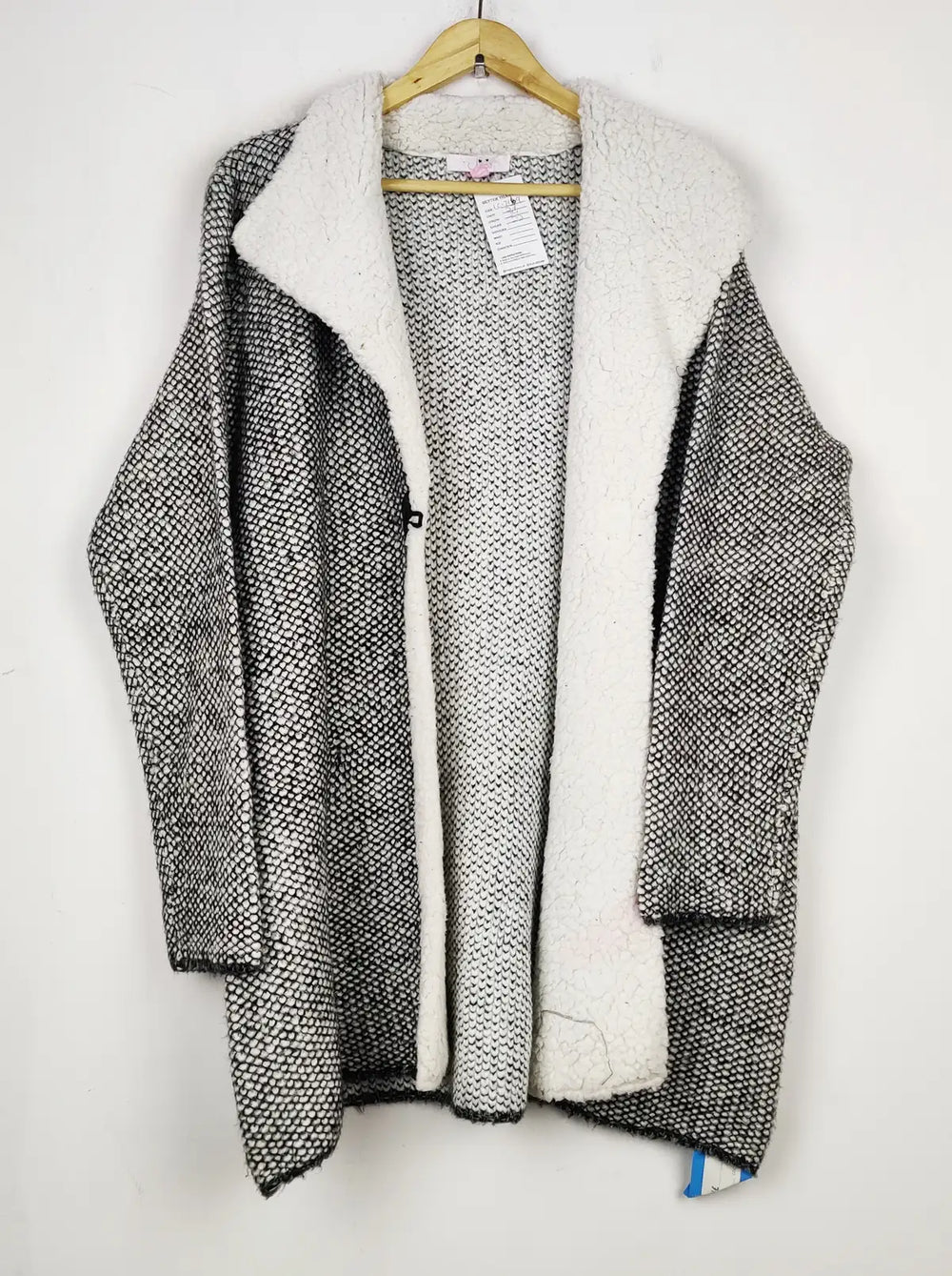 Buy online pre-used pre-loved 100% authentic & Original branded Julipa (LC-7169) available in Pakistan. Top international brands avilable.