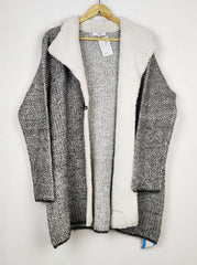 Buy online pre-used pre-loved 100% authentic & Original branded Julipa (LC-7169) available in Pakistan. Top international brands avilable.