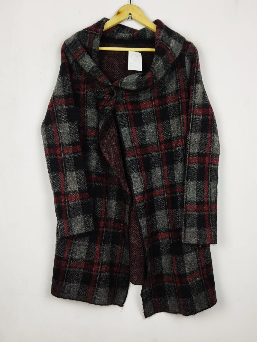 Buy online pre-used pre-loved 100% authentic & Original branded Cynthiarowley (LC-7511) available in Pakistan. Top international brands avilable.