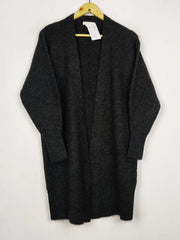 Buy online pre-used pre-loved 100% authentic & Original branded H&M (LC-7540) available in Pakistan. Top international brands avilable.