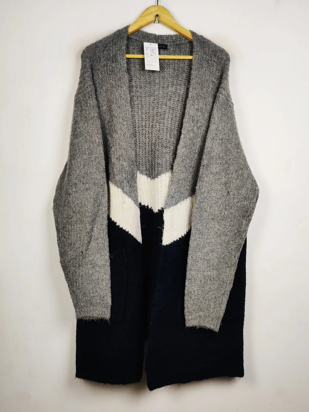 Buy online pre-used pre-loved 100% authentic & Original branded Marks & Spencer (LC-7582) available in Pakistan. Top international brands avilable.