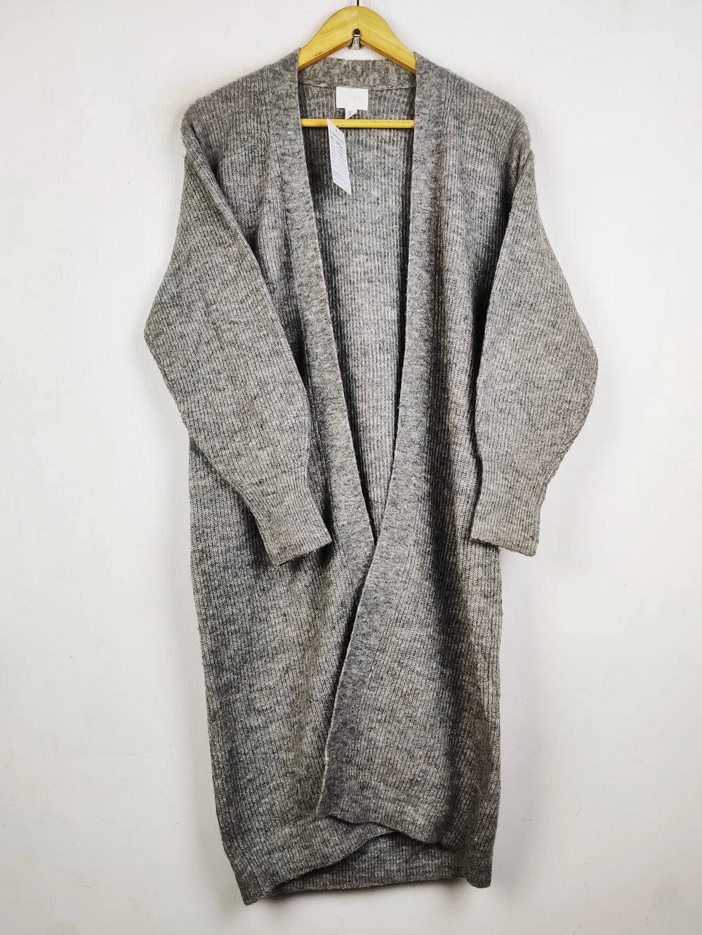 Buy online pre-used pre-loved 100% authentic & Original branded H&M (LC-7592) available in Pakistan. Top international brands avilable.