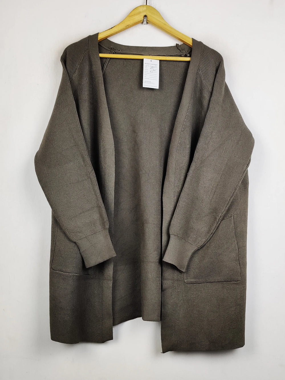 Buy online pre-used pre-loved 100% authentic & Original branded Unknown Brand (LC-7607) available in Pakistan. Top international brands avilable.