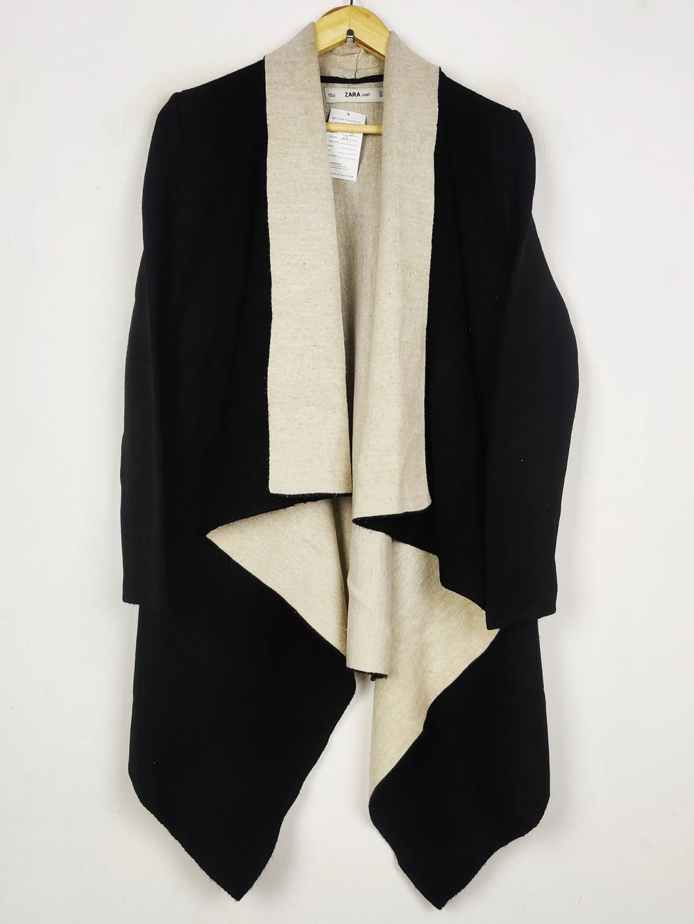 Buy online pre-used pre-loved 100% authentic & Original branded Zara (LC-7618) available in Pakistan. Top international brands avilable.