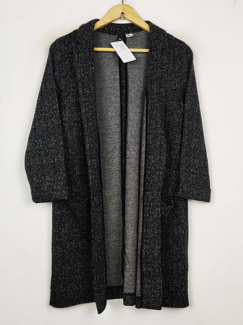 Buy online pre-used pre-loved 100% authentic & Original branded H&M (LC-7649) available in Pakistan. Top international brands avilable.