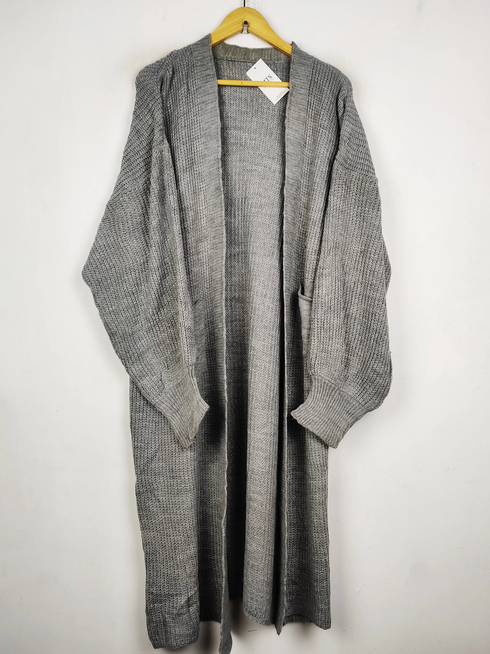 Buy online pre-used pre-loved 100% authentic & Original branded Unknown Brand (LC-7660) available in Pakistan. Top international brands avilable.