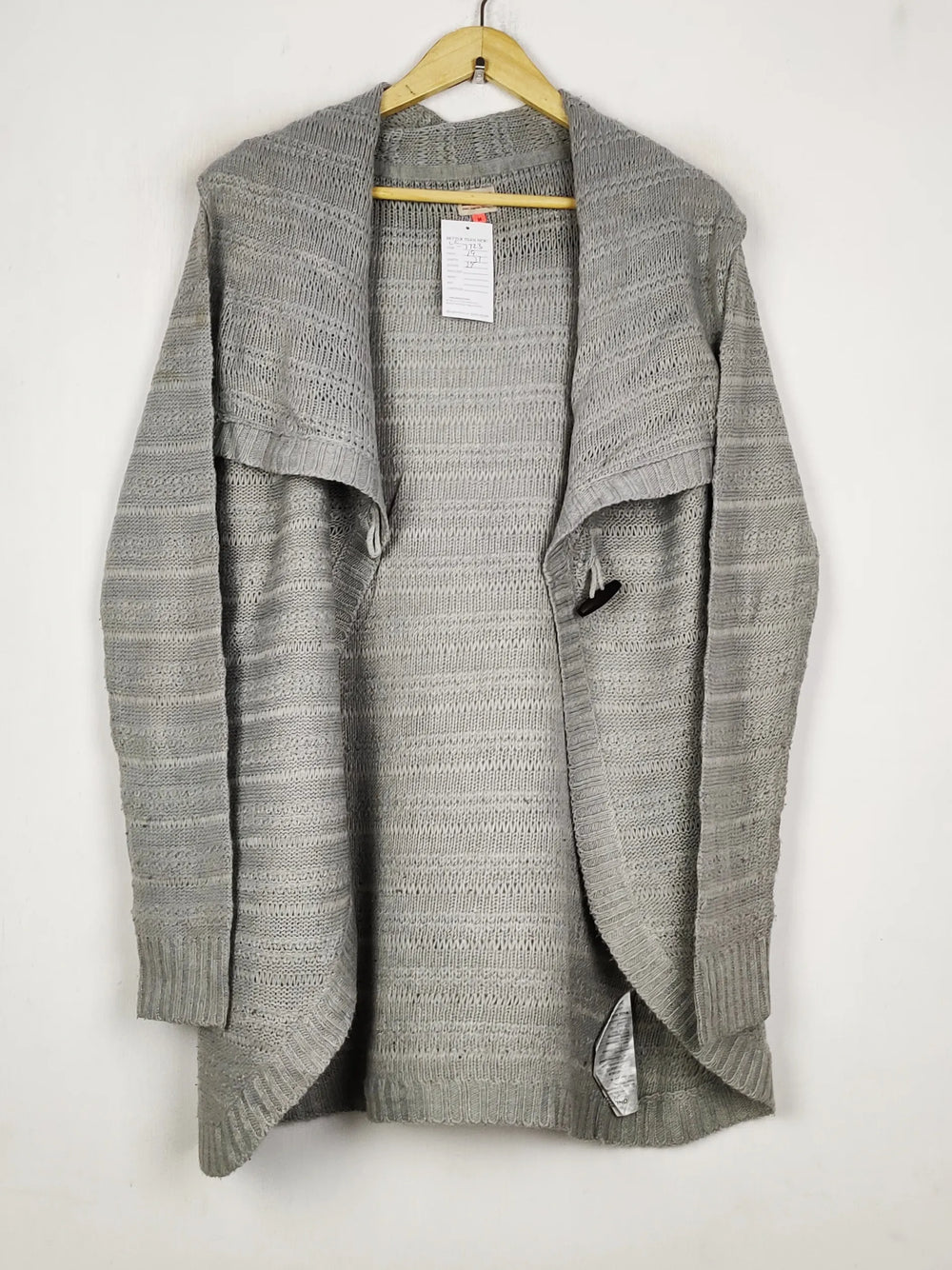 Buy online pre-used pre-loved 100% authentic & Original branded Only (LC-7723) available in Pakistan. Top international brands avilable.