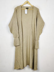 Buy online pre-used pre-loved 100% authentic & Original branded Prettylittlething (LC-7737) available in Pakistan. Top international brands avilable.