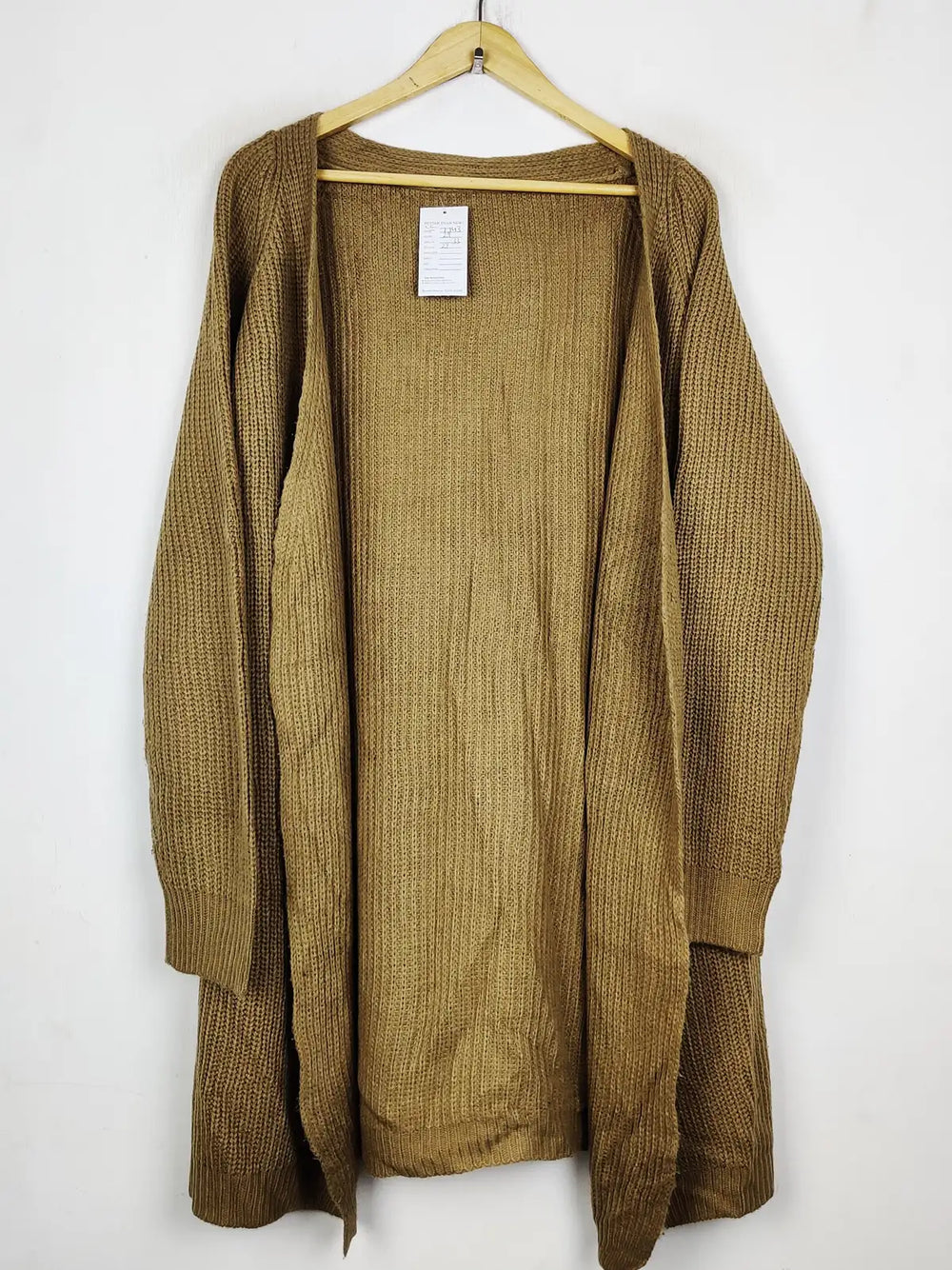 Buy online pre-used pre-loved 100% authentic & Original branded Unknown Brand (LC-7743) available in Pakistan. Top international brands avilable.