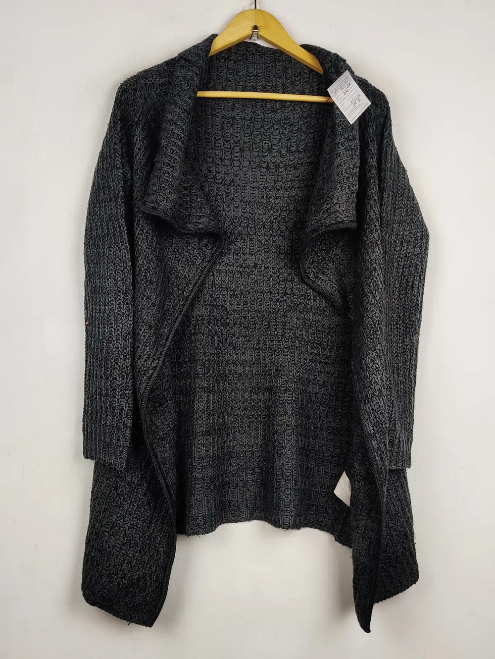 Buy online pre-used pre-loved 100% authentic & Original branded Urban Classics (LC-7797) available in Pakistan. Top international brands avilable.
