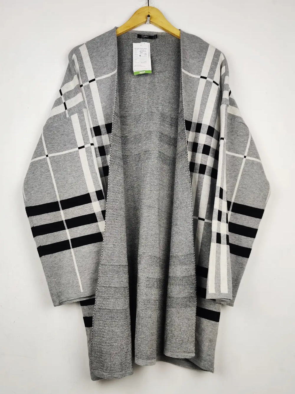 Buy online pre-used pre-loved 100% authentic & Original branded Bershka (LC-7921) available in Pakistan. Top international brands avilable.