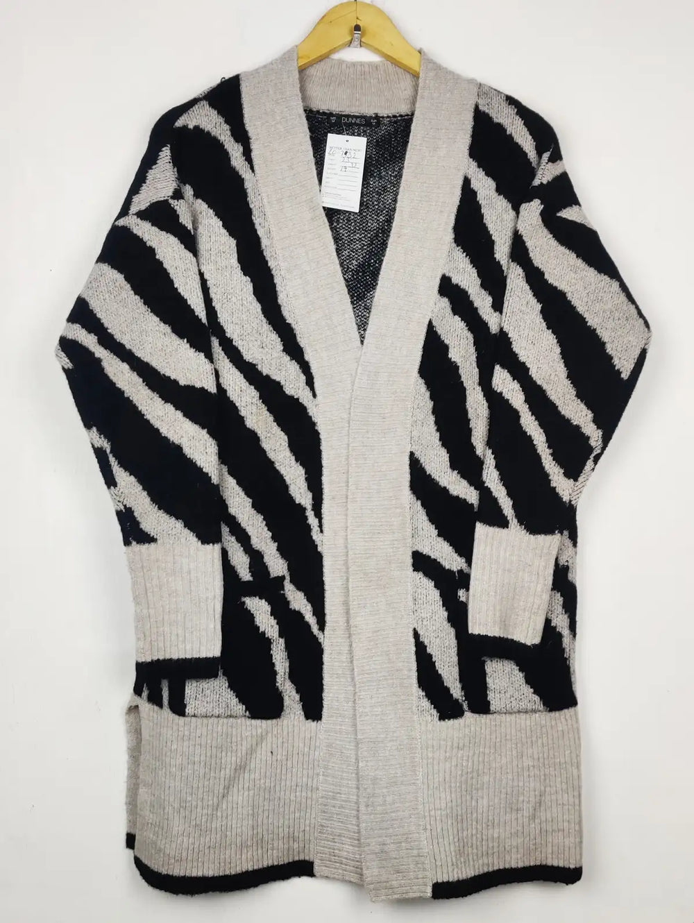 Buy online pre-used pre-loved 100% authentic & Original branded Dunnes Stores (LC-7932) available in Pakistan. Top international brands avilable.