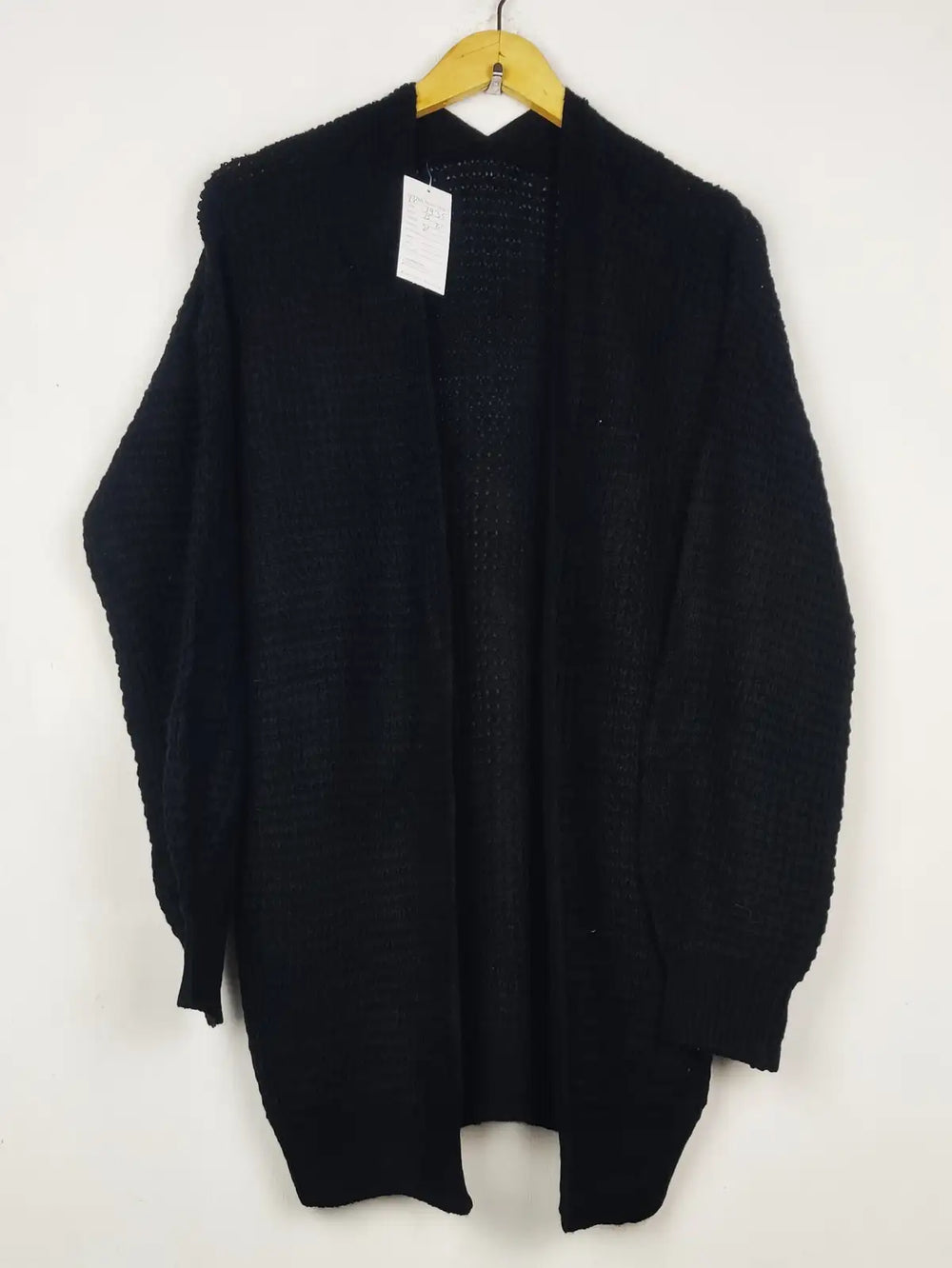 Buy online pre-used pre-loved 100% authentic & Original branded Unknown Brand (LC-7935) available in Pakistan. Top international brands avilable.