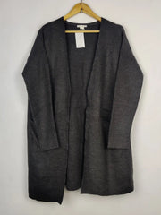 Buy online pre-used pre-loved 100% authentic & Original branded H&M (LC-7940) available in Pakistan. Top international brands avilable.