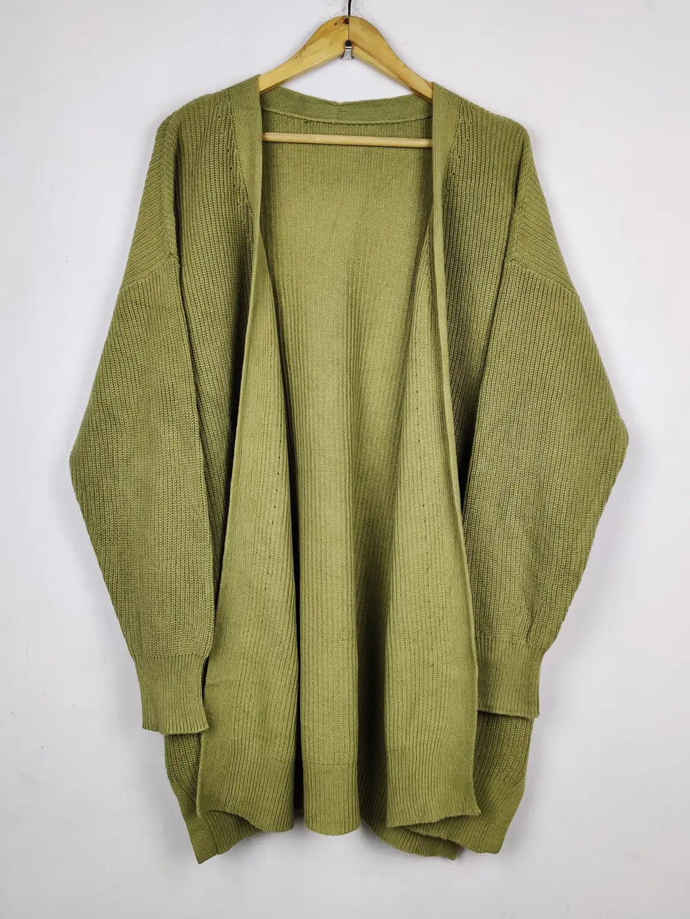 Buy online pre-used pre-loved 100% authentic & Original branded Unknown Brand (LC-7949) available in Pakistan. Top international brands avilable.