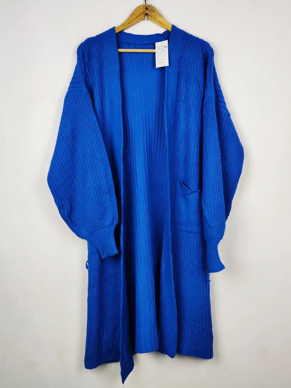 Buy online pre-used pre-loved 100% authentic & Original branded Unknown Brand (LC-7994) available in Pakistan. Top international brands avilable.