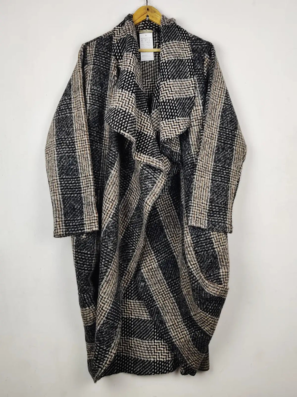 Buy online pre-used pre-loved 100% authentic & Original branded Unknown Brand (LC-8007) available in Pakistan. Top international brands avilable.