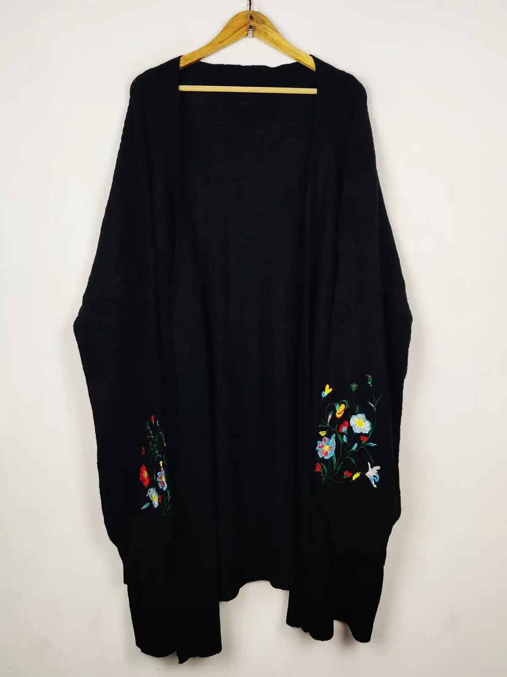 Buy online pre-used pre-loved 100% authentic & Original branded Unknown Brand (LC-8028) available in Pakistan. Top international brands avilable.